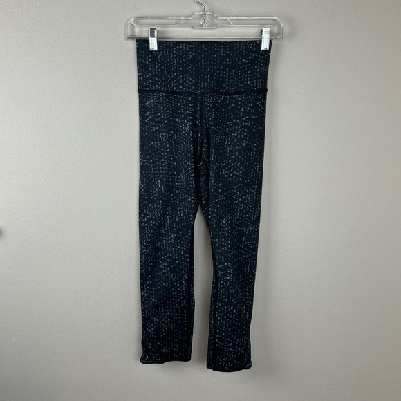 Lululemon True Self Crop II Samba Snake Battleship Black - Picture 2 of 5